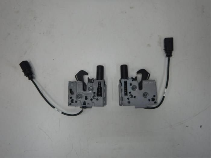 Audi A3/ RS3 8Y Motorkapsloten Set L / R, Ophalen of Verzenden, Gebruikt