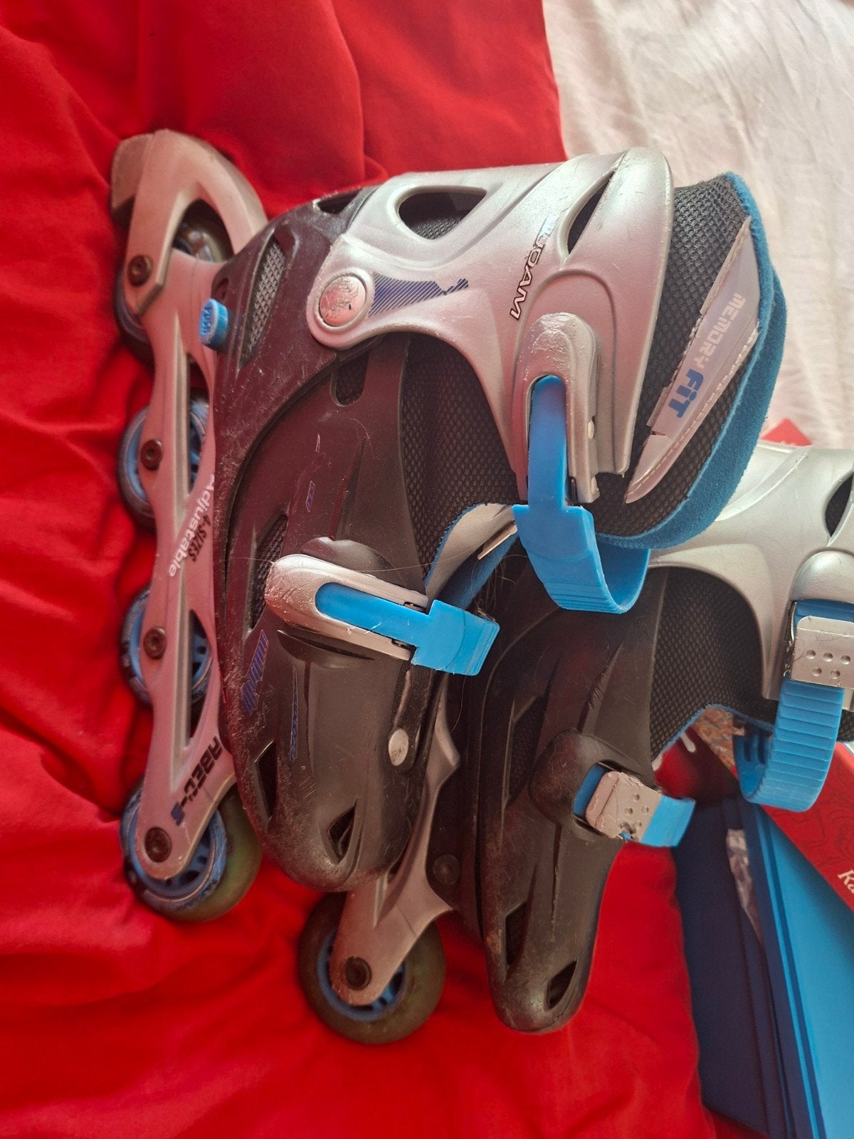 Verstelbare skates maat 33-36 met klein defect, Ophalen, Gebruikt