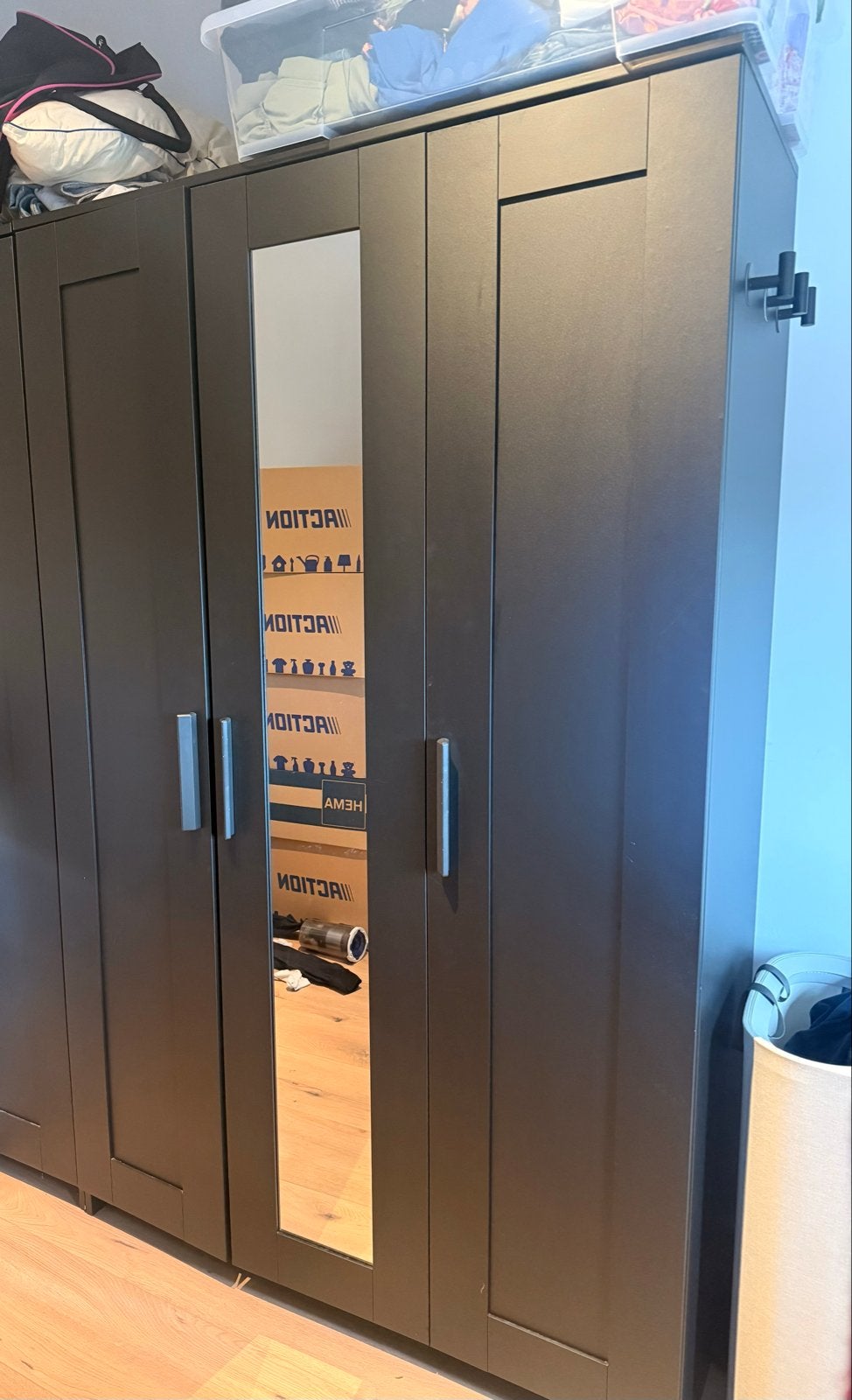 IKEA BRIMNES Kledingkast met spiegeldeur - Zo goed als nieuw, Ophalen, 100 tot 150 cm, Zo goed als nieuw, 150 tot 200 cm