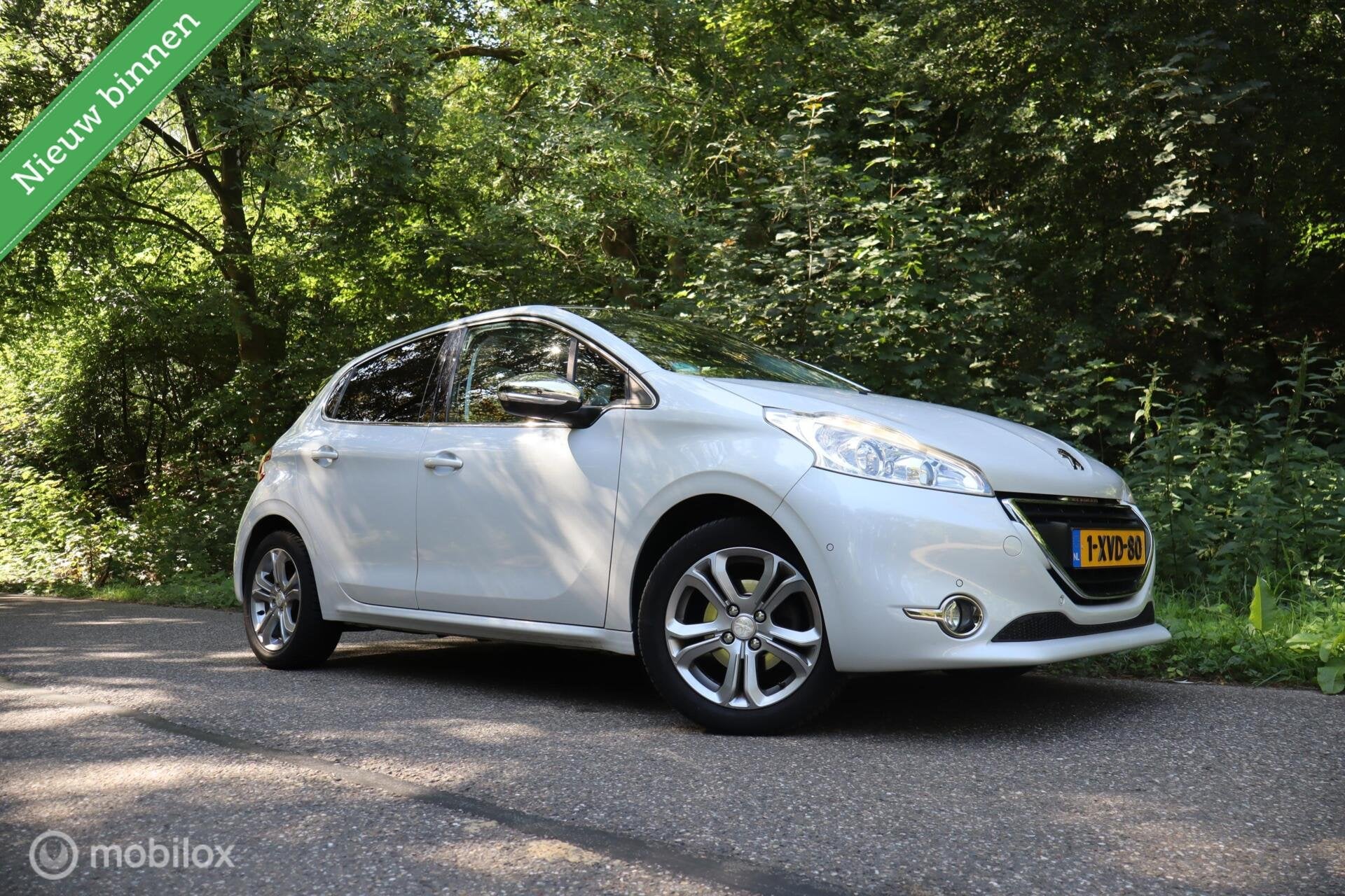 Peugeot 208 1.2 PureTech Roland Garros | Pano | AUTOMAAT! |, Euro 6, 1199 cc, 82 pk, Wit