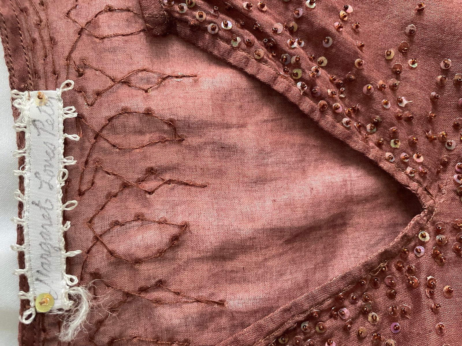 Luxe handgeborduurde Indiase tuniek met lange mouwen, Ophalen of Verzenden, Zo goed als nieuw, Maat 38/40 (M), Rood