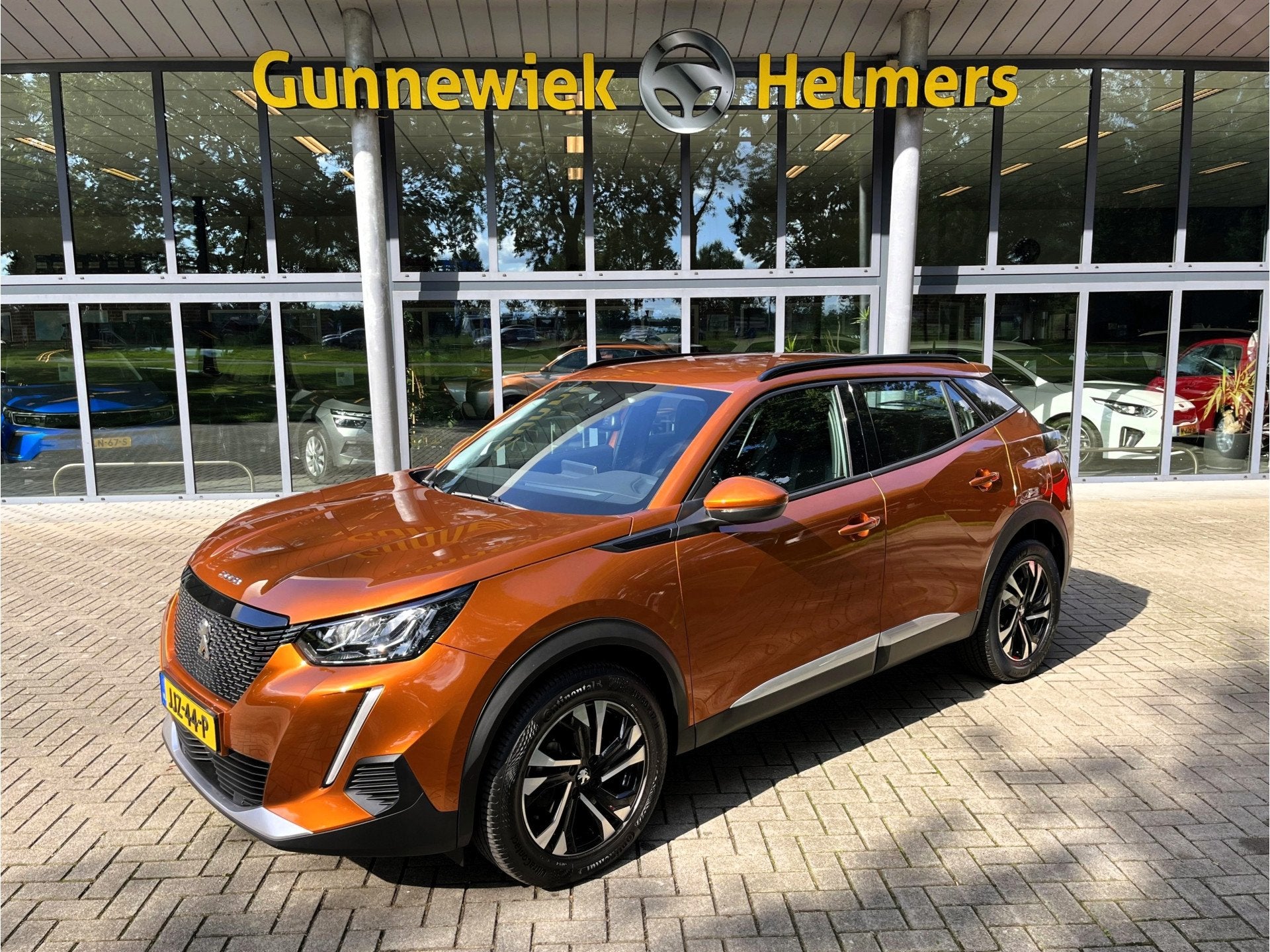 Peugeot 2008 1.2 PureTech Allure | CAMERA | CARPLAY | CLIMA, Dealer onderhouden, Gebruikt, Euro 6, Leder en Stof