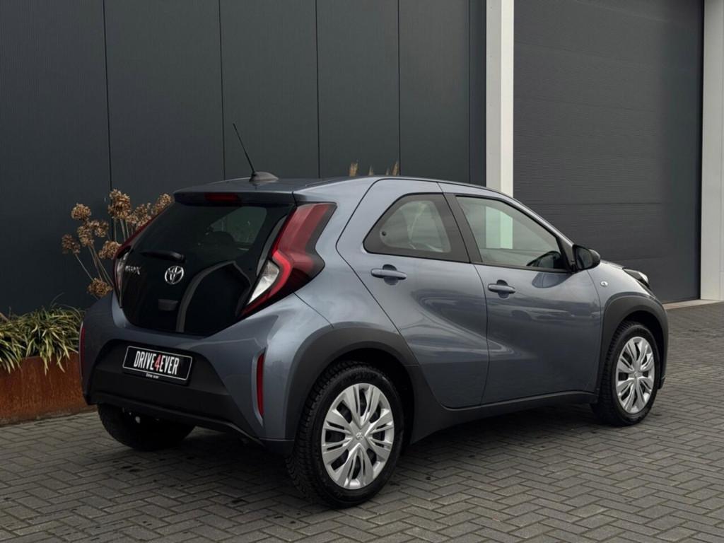 Toyota Aygo X 1.0 VVT-i | Automaat | Camera | LED | NAVI, Stof, Gebruikt, Zwart, Met garantie (alle)