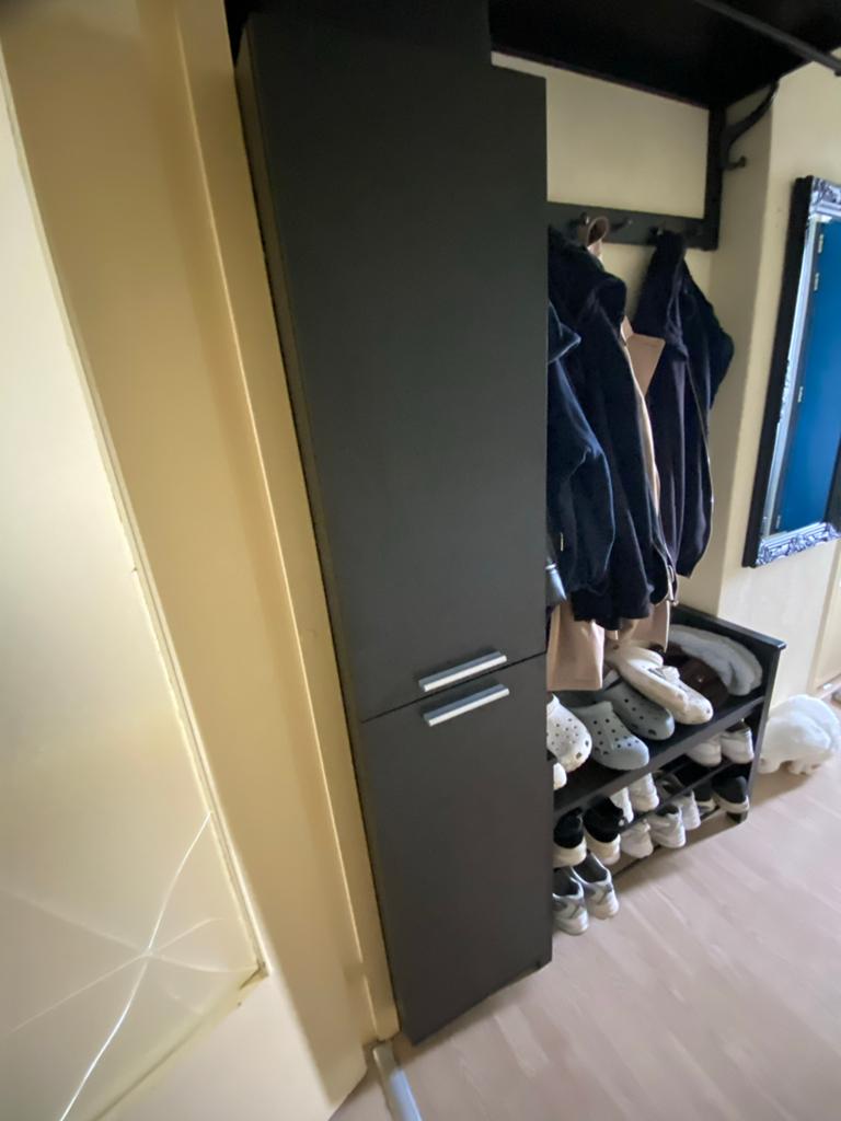 Smalle zwarte kast met schoenenrek, Ophalen of Verzenden, Zo goed als nieuw