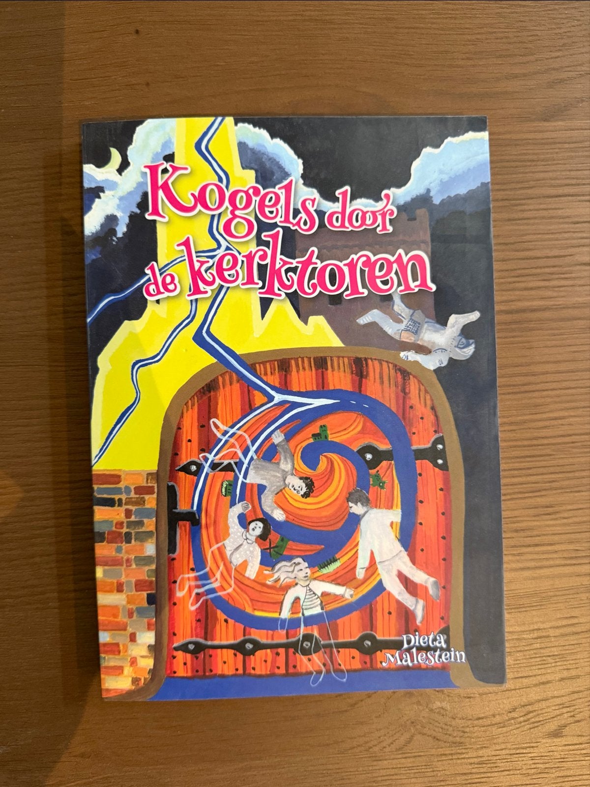 Kogels door de kerktoren - Pieta Malestein, Ophalen of Verzenden, Zo goed als nieuw