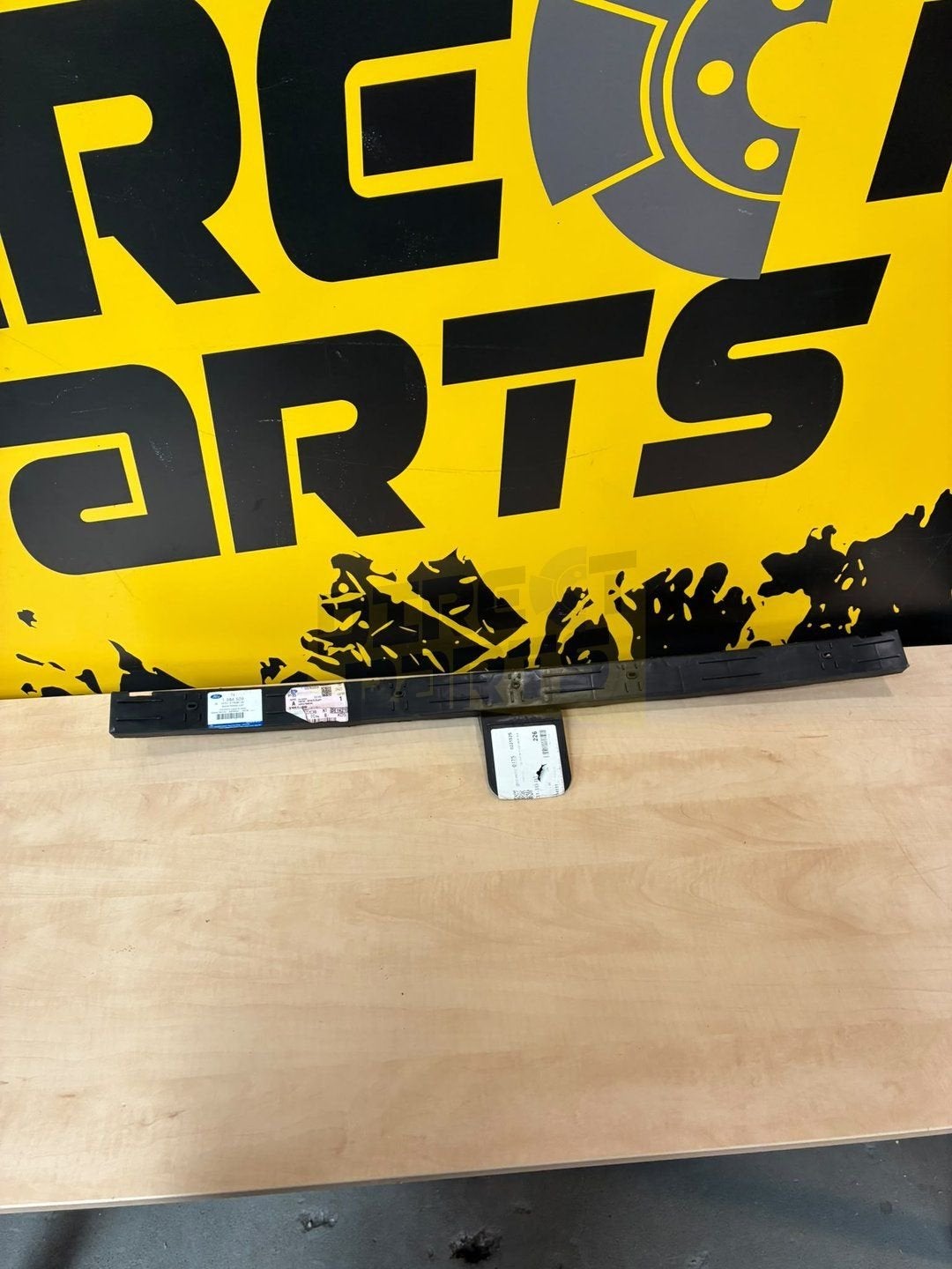 Ford Focus II (10/04-12/10) bevestigingsstrip achterbumper O