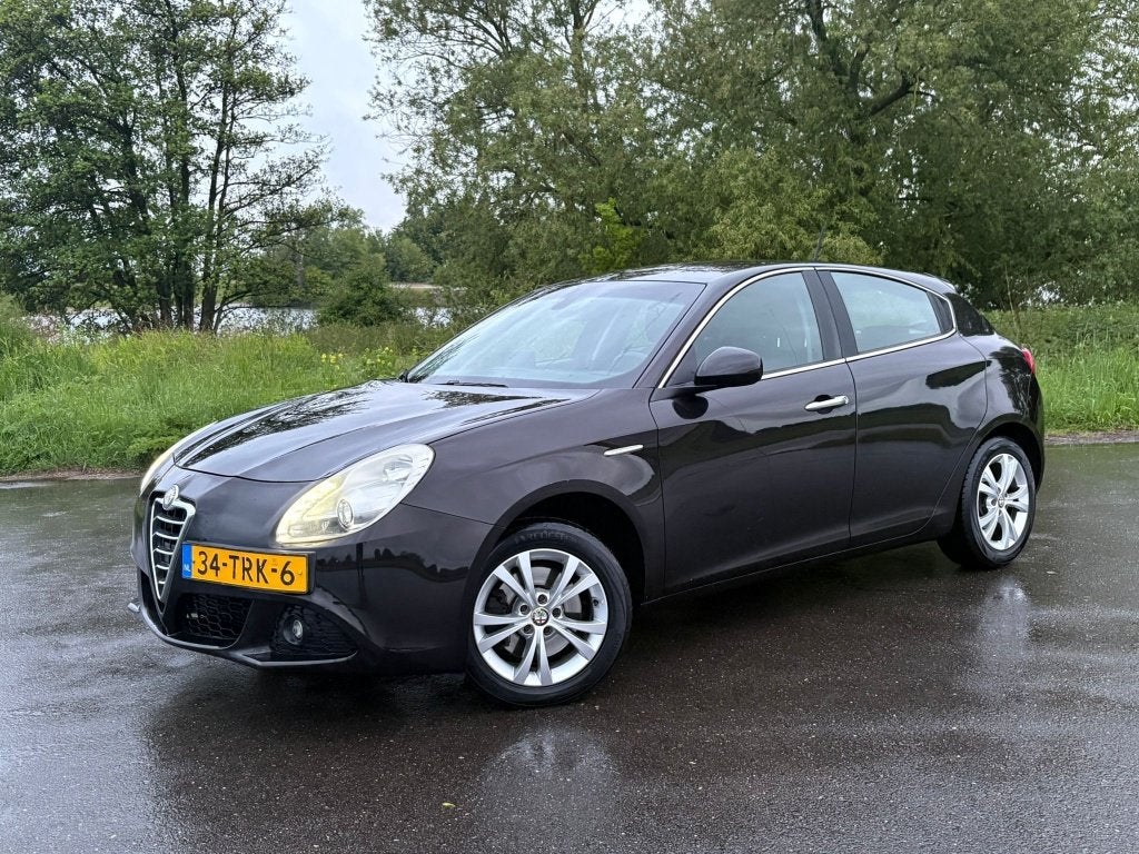 Alfa Romeo Giulietta 1.4 T Distinctive Trekhaak 2e Eigenaar, Auto's, Voorwielaandrijving, Euro 5, Gebruikt, Zwart