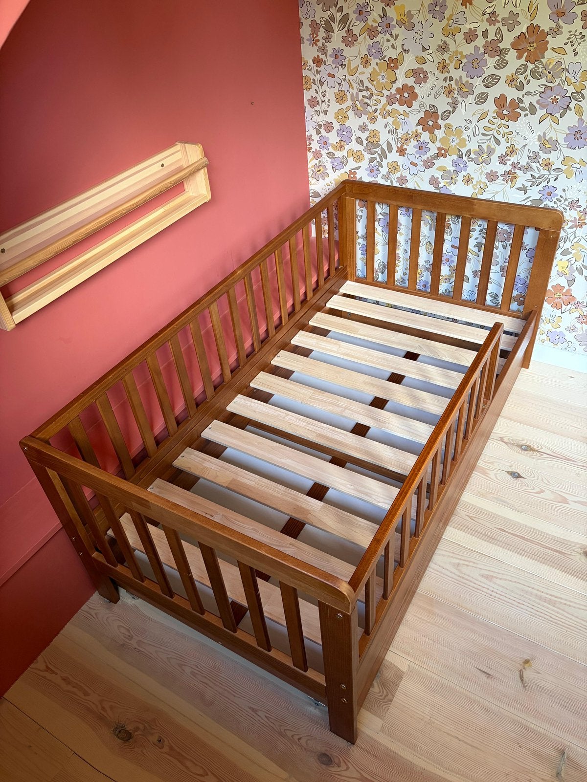 Peuterbed Petite Amelie Plume Walnoot 70x140, Ophalen of Verzenden, Zo goed als nieuw, 140 tot 160 cm, 70 tot 85 cm