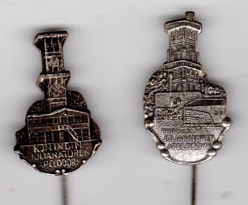 2 speldjes PRINSES EN KONINGIN JULIANATOREN APELDOORN (A3), Verzamelen, Speldjes, Pins en Buttons, Ophalen of Verzenden, Gebruikt