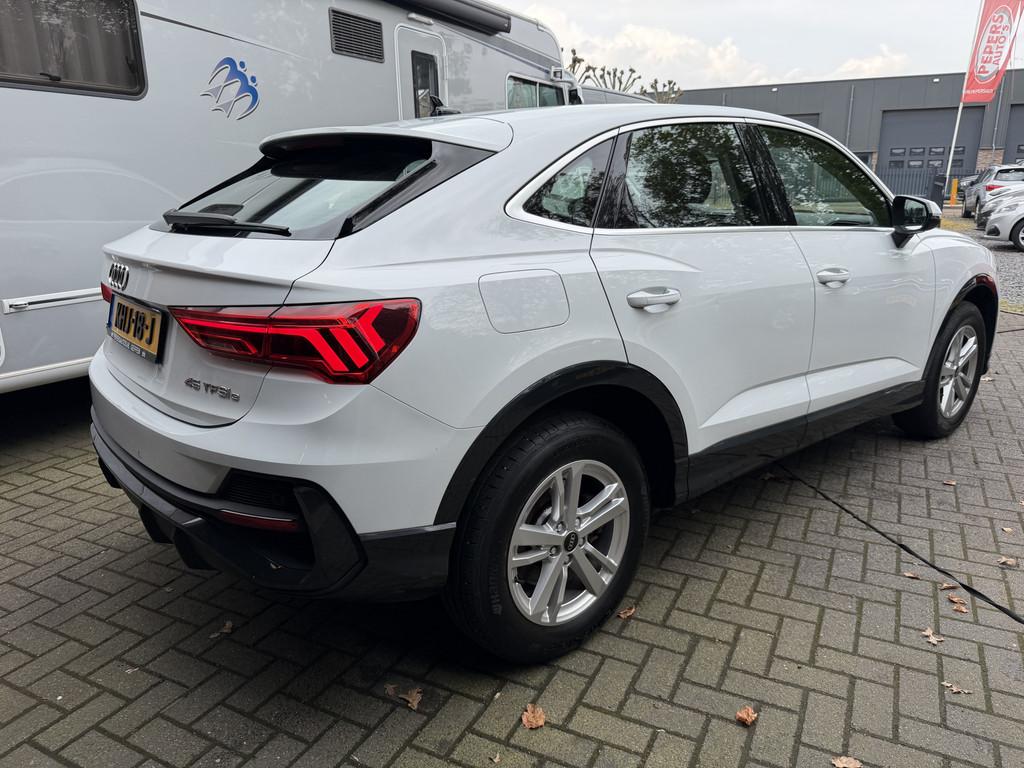 Audi Q3 Sportback 45 TFSI e S Edition PHEV 267 pk Aut. Navi, Auto's, Stof, Gebruikt, Euro 6, Wit