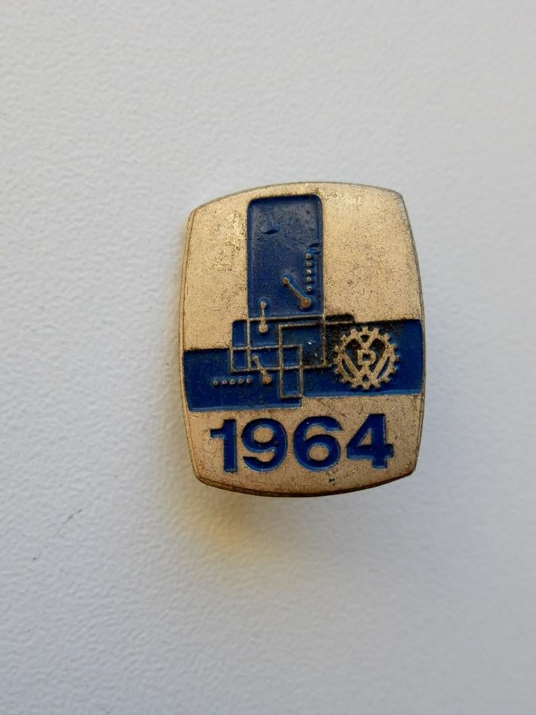 Speldje  Verein Deutscher Werkzeugmaschinenfabriken 1964, Verzamelen, Speldjes, Pins en Buttons, Verzenden, Gebruikt, Overige onderwerpen