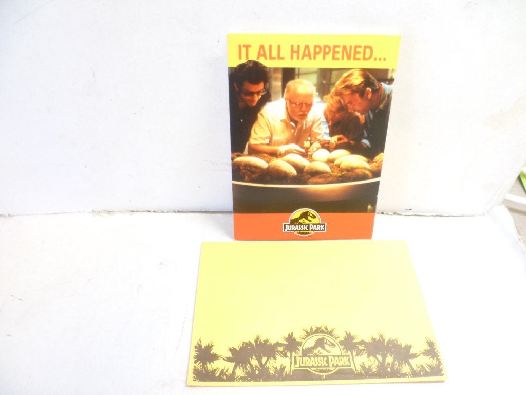 Jurassic Park 1992 2 kartonnen uitklapkaarten met envelop, Ophalen of Verzenden, Zo goed als nieuw, Film, Foto of Kaart