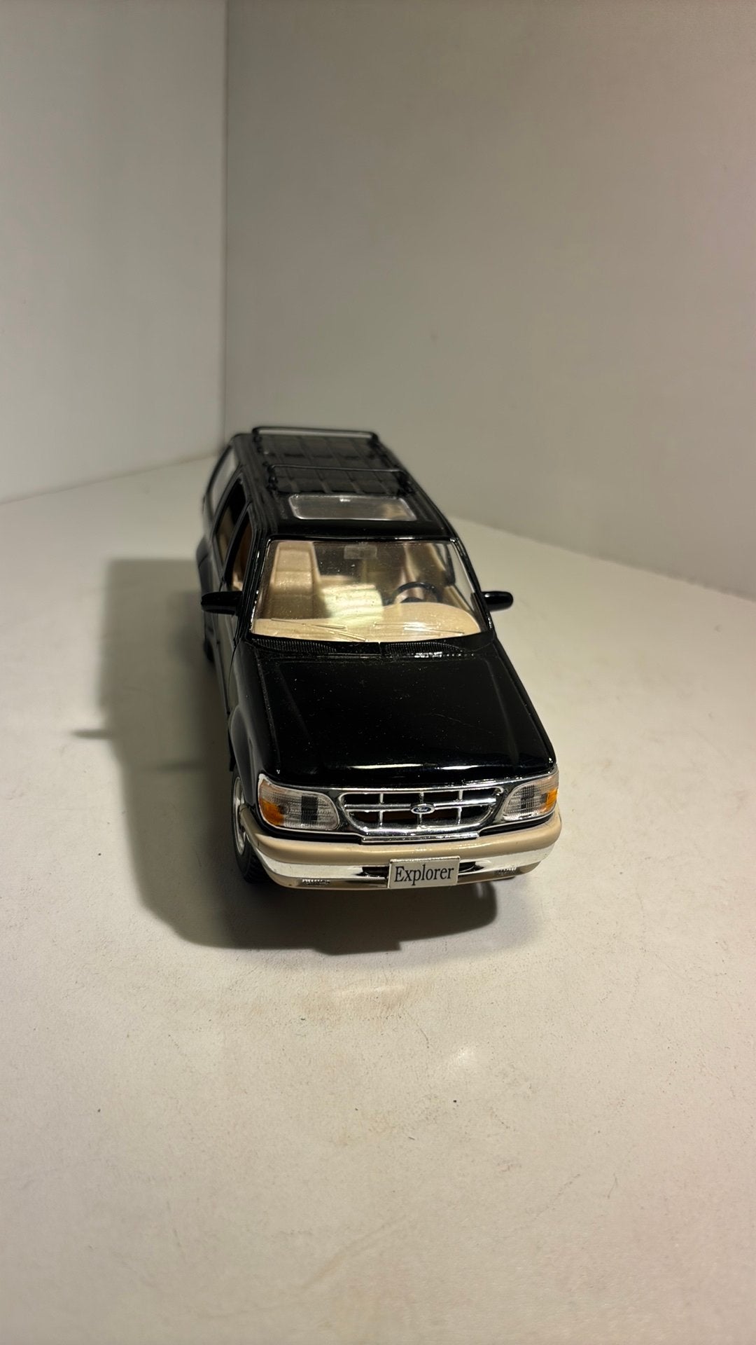 Ford explorer black maisto 1.24, Maisto, Ophalen of Verzenden, A, A