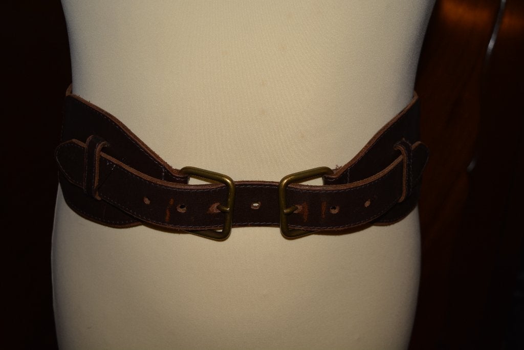 bruine brede stevige leren riem. 94cm, 90 tot 100 cm, Tailleriem, Ophalen of Verzenden, Zo goed als nieuw
