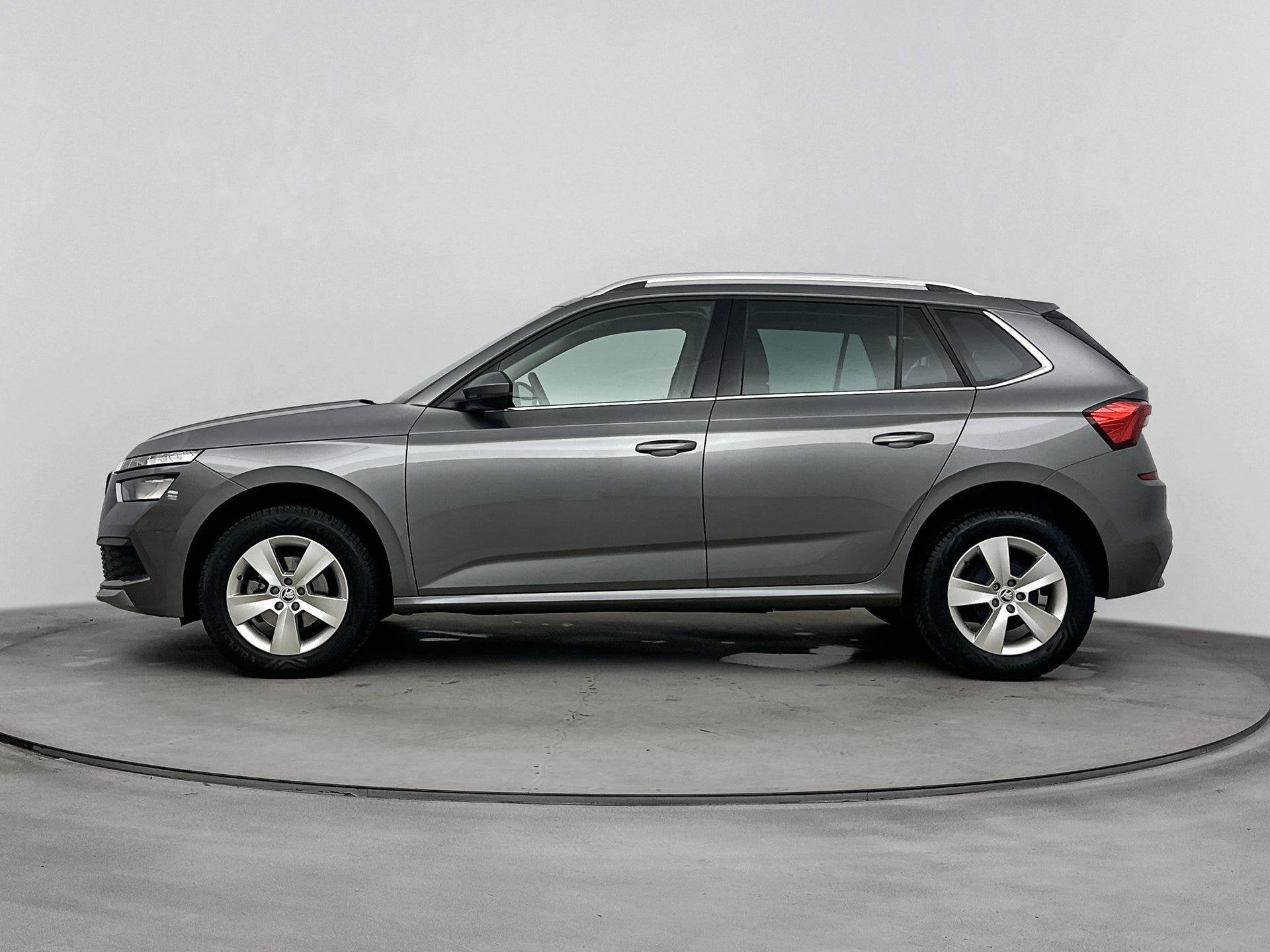 Skoda Kamiq 1.0 TSI Ambition 110PK | Automaat | Navigatie |, Auto's, Stof, Gebruikt, Origineel Nederlands, 630 kg