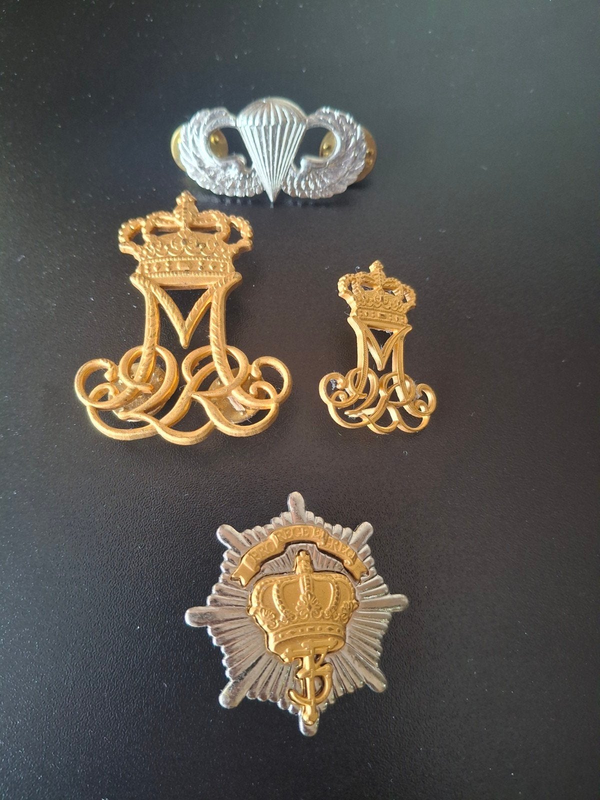 Verzameling militaire emblemen, Verzamelen, Ophalen of Verzenden, Overige soorten, Nederland, Embleem of Badge