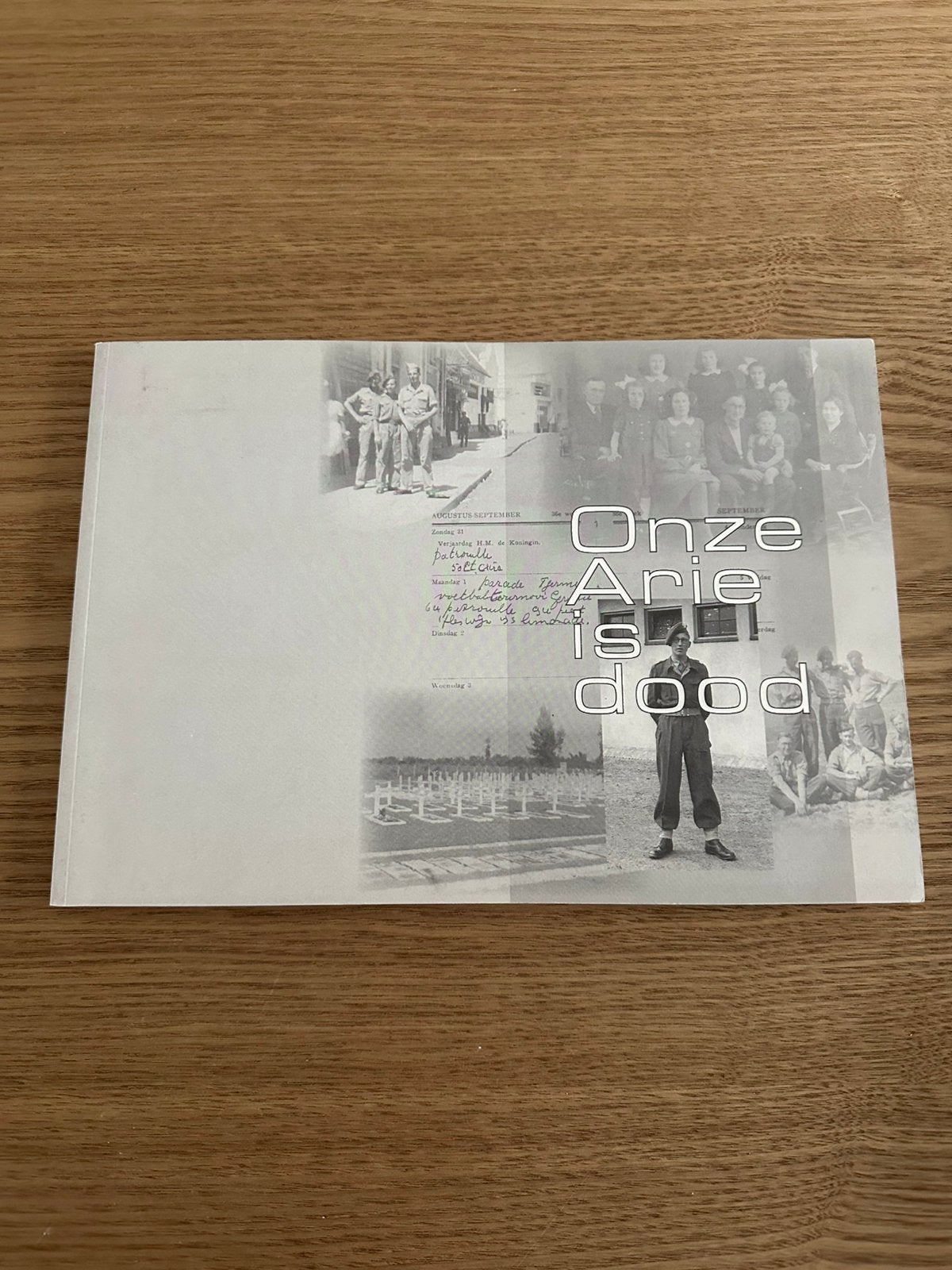 Onze Arie is dood., Boeken, Ophalen of Verzenden, Gelezen
