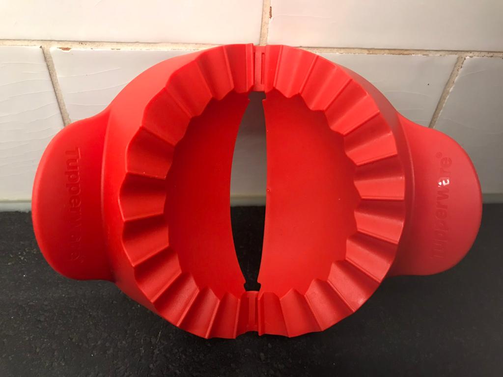 Tupperware Crousti Party empanadapers quickbite deegvorm, Huis en Inrichting, Keuken | Tupperware, Nieuw, Overige typen, Blauw