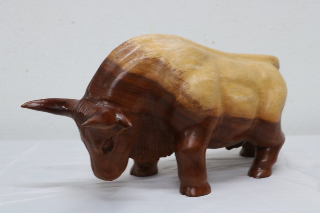 Houten Beeld Stier 30 CM, Antiek en Kunst, Ophalen, Hout, Beeld