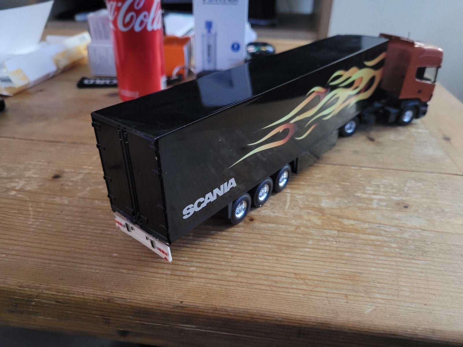 Scania met demo oplegger