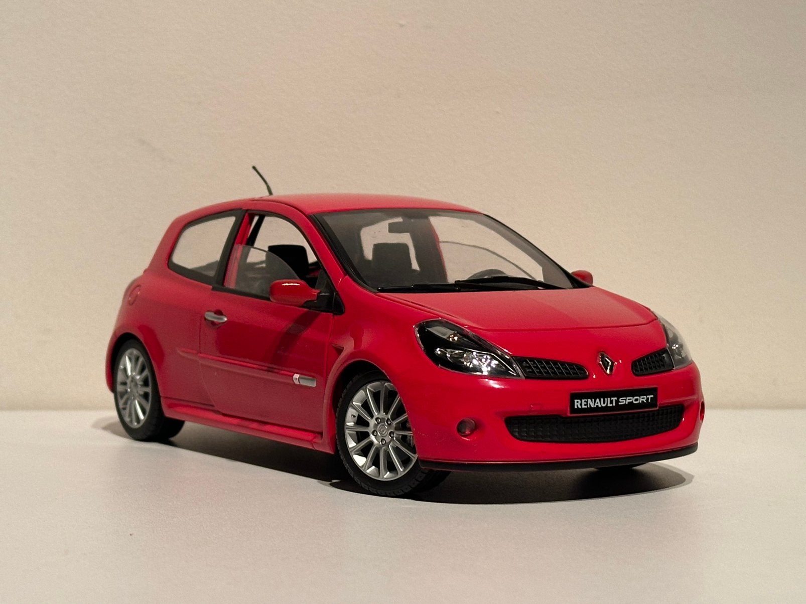 Renault Clio Sport | Solido | schaal 1:18 | ZGAN, Hobby en Vrije tijd, Modelauto's | 1:18, Ophalen of Verzenden, Zo goed als nieuw