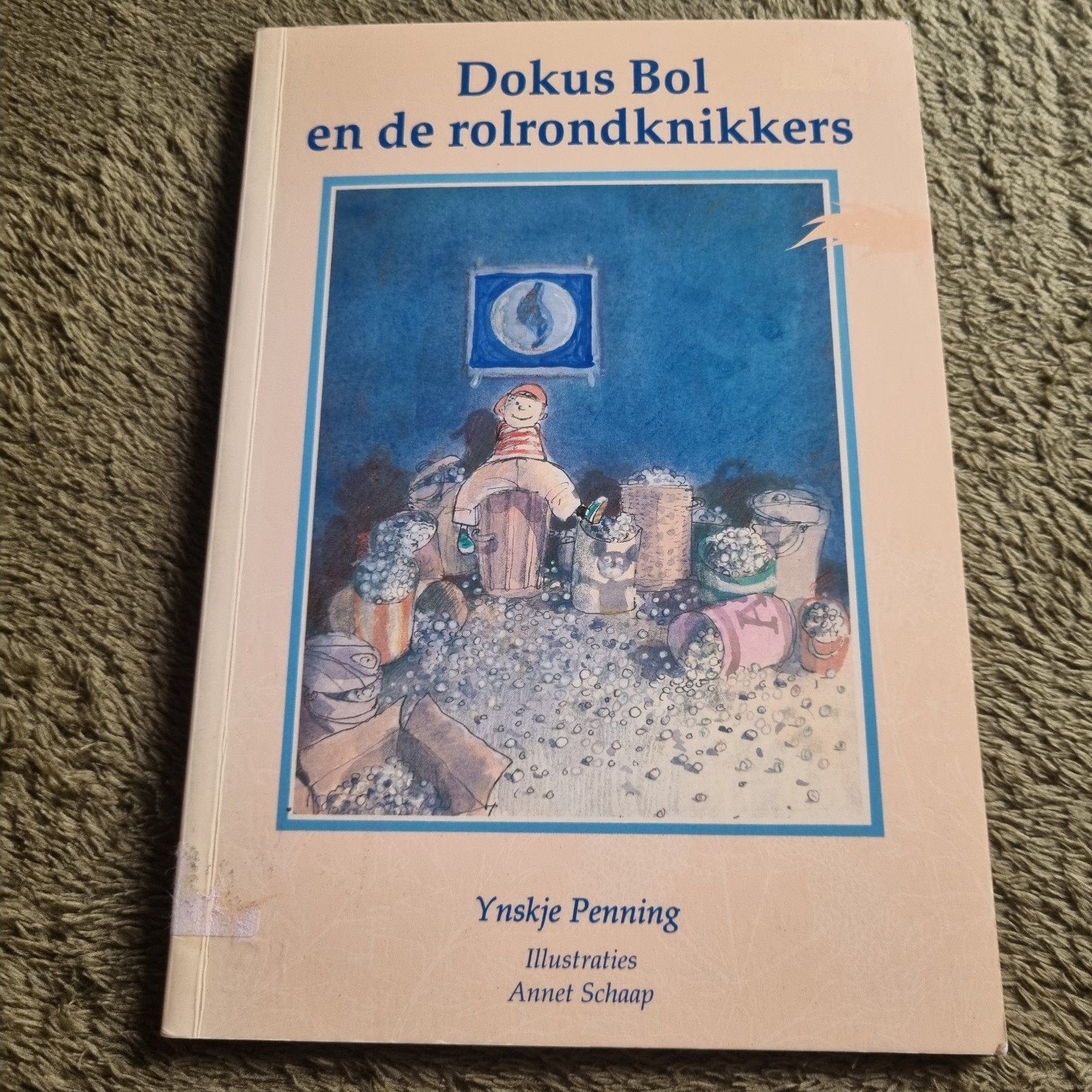 Dokus Bol en de rolrondknikkers - Ynskje Penning, Boeken, Ophalen of Verzenden, Gelezen, Fictie algemeen