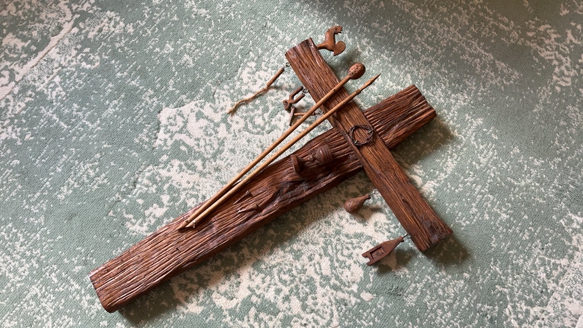 Houten kruisbeeld, Antiek en Kunst, Antiek | Religie, Ophalen of Verzenden
