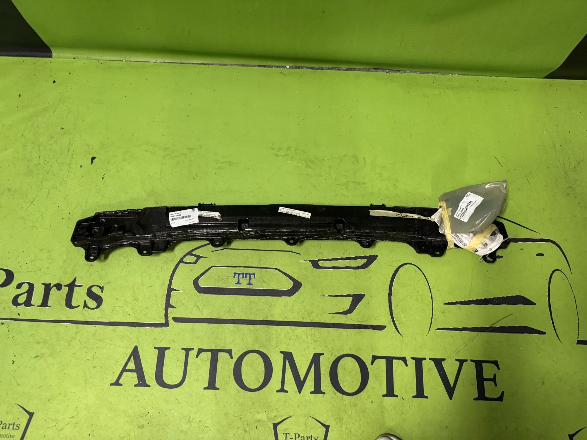 hyundai i20 achterbumper balk achterbumper 86631Q0000