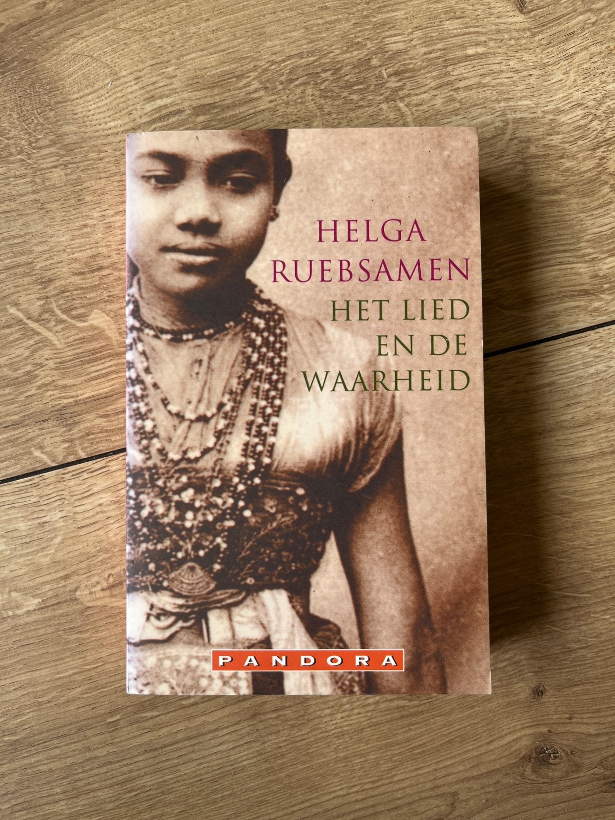 Helga Ruebsamen - Het Lied en de Waarheid, Ophalen of Verzenden, Gelezen, Nederland