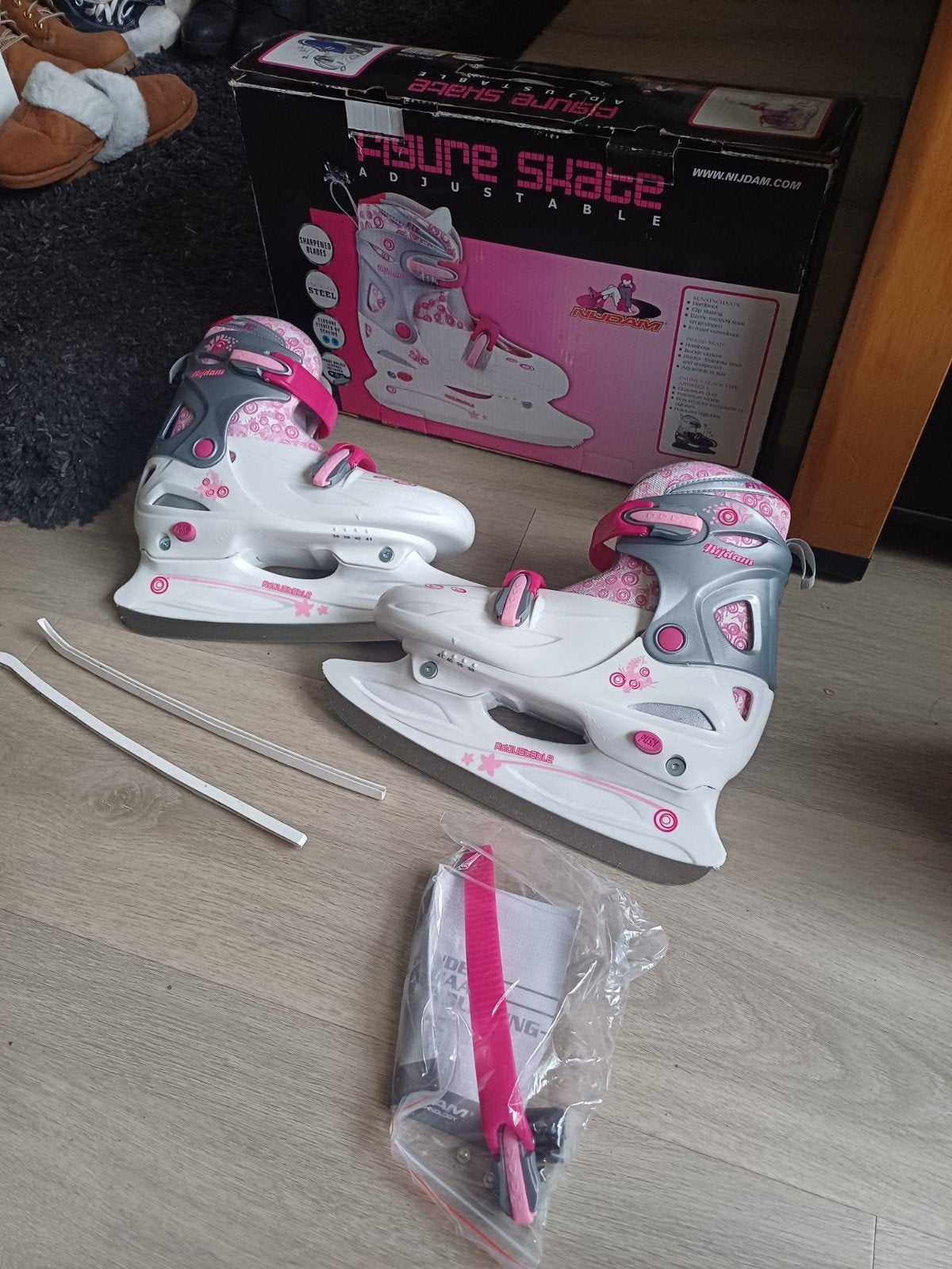 Roze Nijdam kunstschaatsen verstelbaar maat 38-41 ZGAN, Ophalen of Verzenden, Nieuw, Kunstschaatsen, Nijdam