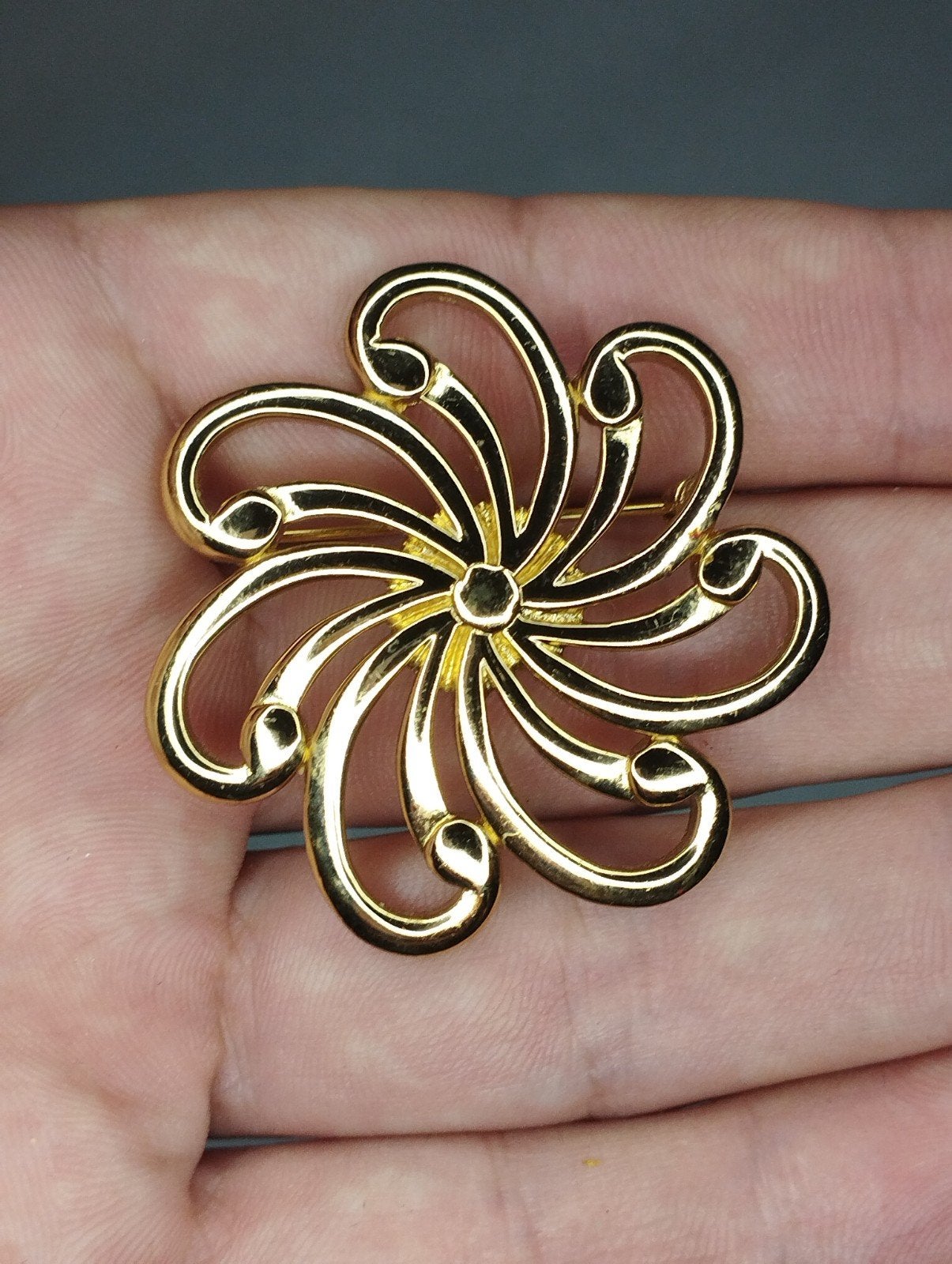 Zeldzame vintage broche met Monet-markering, Sieraden, Tassen en Uiterlijk, Broches, Ophalen of Verzenden, Zo goed als nieuw, Zilver