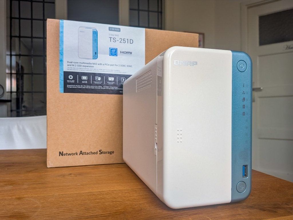 Qnap 251D 8GB RAM + ugreen 2.5GB adapter, Computers en Software, NAS, Ophalen, Gebruikt