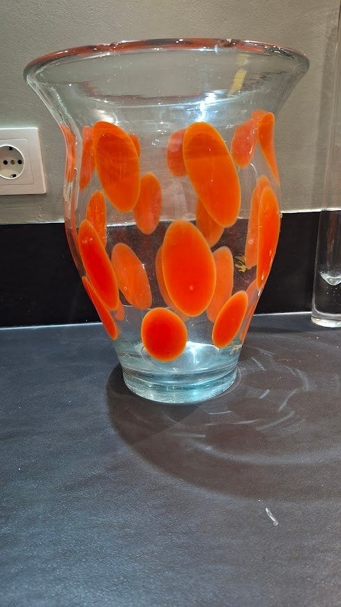 Handgeblazen grote glazen vaas met oranje accenten, Ophalen, 29 cm, Gebruikt, Oranje