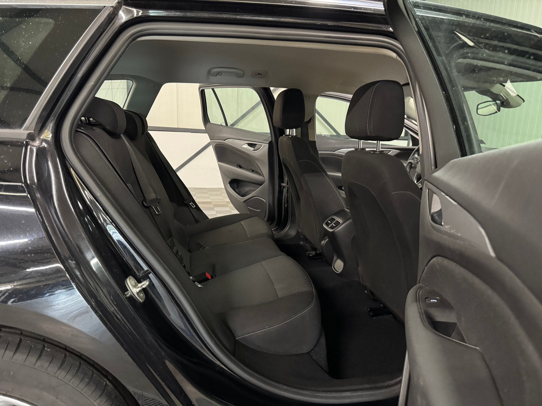 Opel Insignia Sports Tourer 1.5 Turbo | Business Executive |, Auto's, 13 km/l, Euro 6, Zwart, 1490 cc