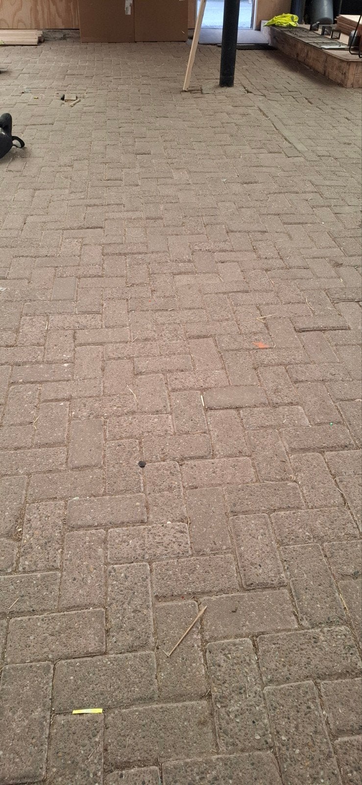 Gratis straatklinkers af te halen in Udenhout (47m2), Ophalen