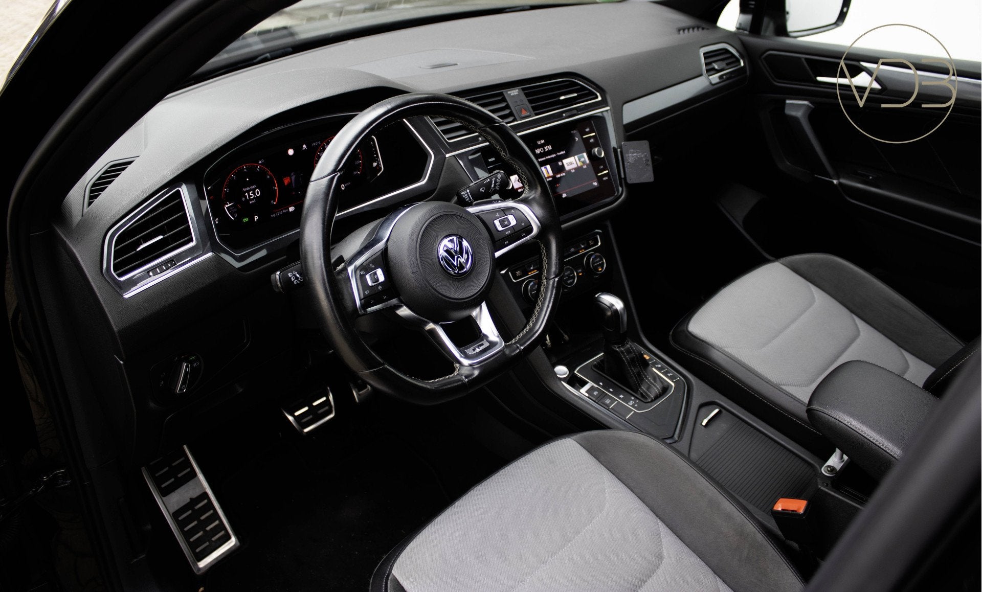 Volkswagen Tiguan Allspace 1.5 TSI Highline Business R 7-Per, Zwart, Origineel Nederlands, Bedrijf, SUV of Terreinwagen