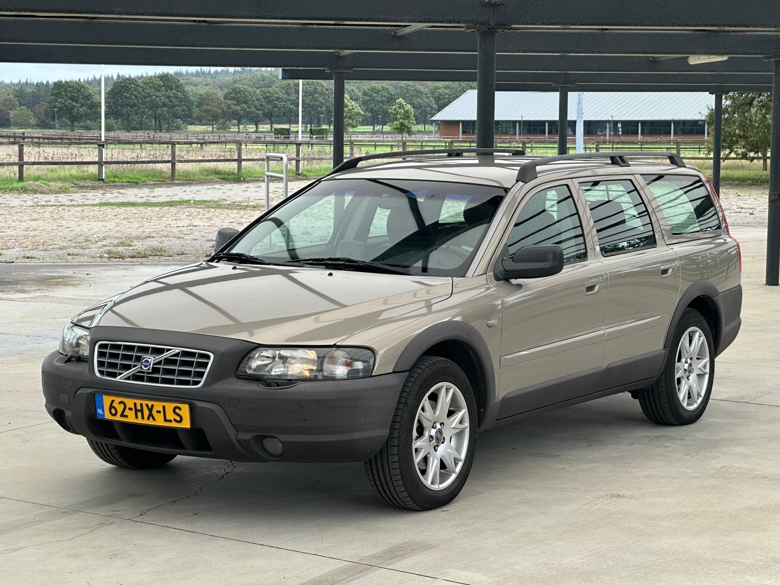Volvo V70 XC 2.4T AWD | 200 PK | Leder|Trekhaak|APK 02-2027, Auto's, 1636 kg, 1800 kg, Zwart, 4 cilinders