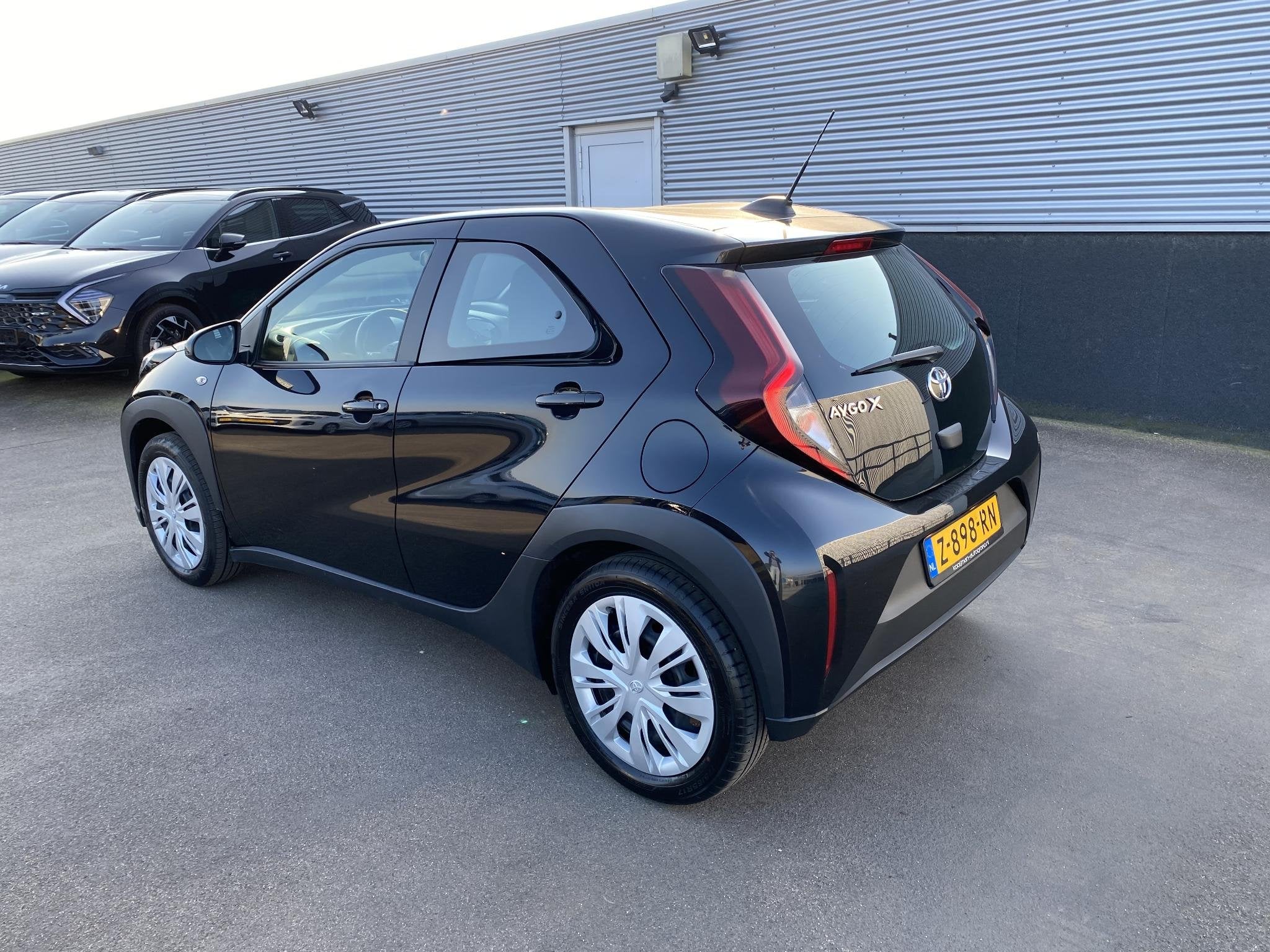 Toyota Aygo X 1.0 VVT-i MT Play Nette Nederlandse auto, acht, Gebruikt, 920 kg, 4 stoelen, Zwart