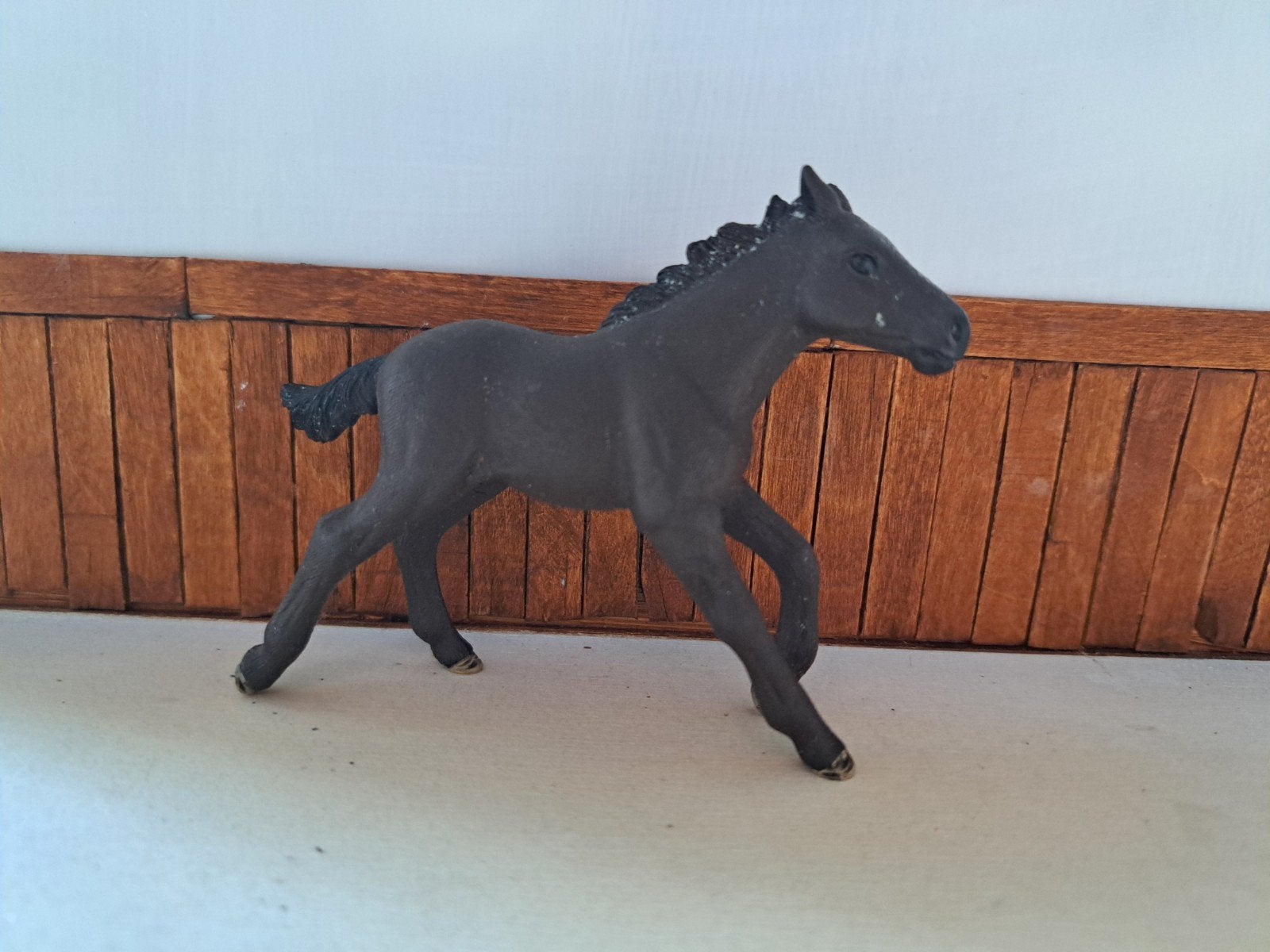 schleich mustang veulen uit adventskalender, Ophalen of Verzenden, Zo goed als nieuw, Paard, Beeldje of Figuurtje