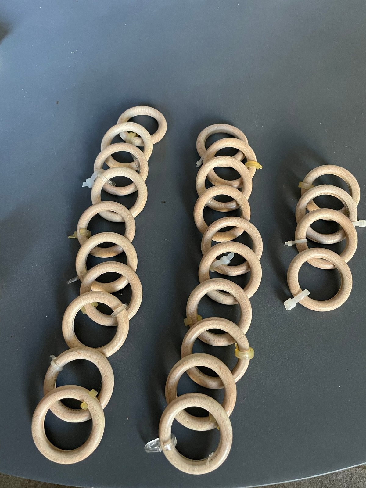 24 Houten gordijnringen kleur naturel, Huis en Inrichting, Ophalen of Verzenden, Gebruikt, Bruin, Minder dan 100 cm