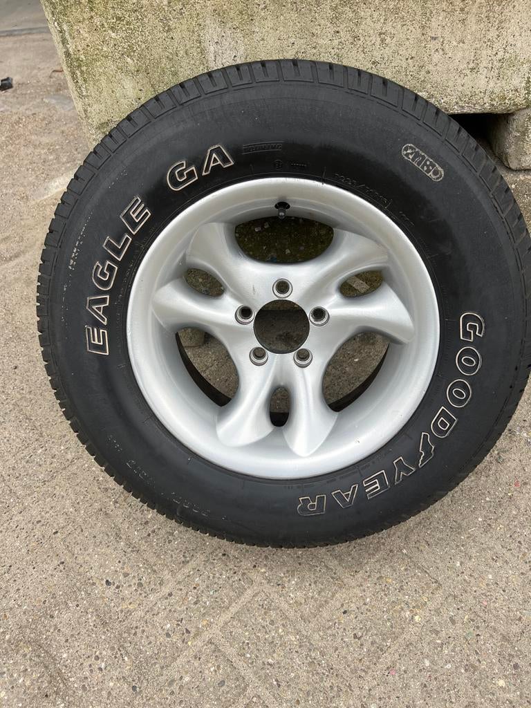 Velgen Jeep Cherokee XJ 1998 met Goodyear Eagle GA banden, Auto-onderdelen, Banden en Velgen, Ophalen, Gebruikt, 15 inch, Banden en Velgen