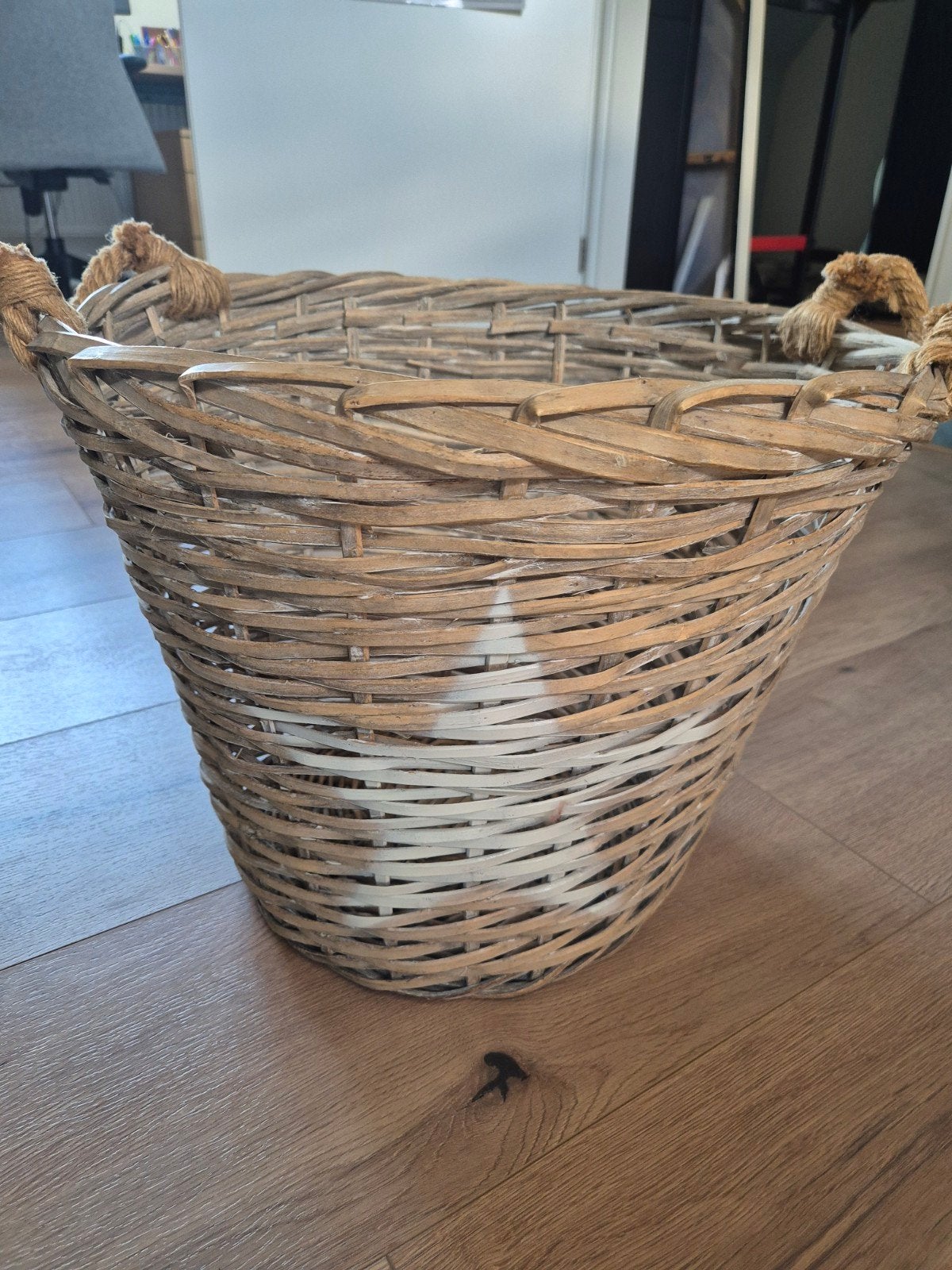 Grote rieten mand met witte ster, Ophalen