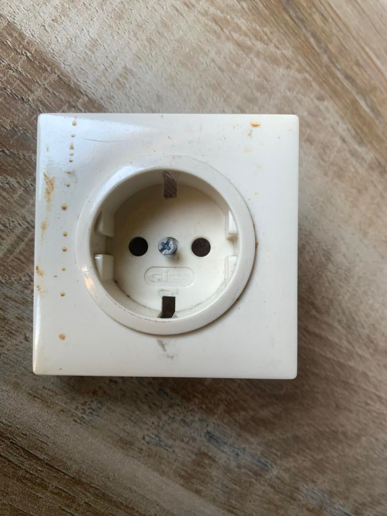 Gira Stopcontacten - Gebruikt maar functioneel, Ophalen, Gebruikt, Stopcontact