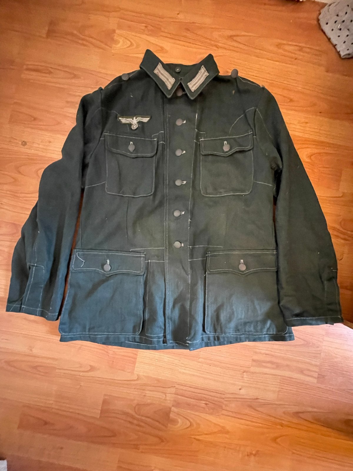 Reproductie M42 Drillich Feldbluse Wehrmacht met Emblemen, Ophalen of Verzenden, Landmacht, Duitsland, Kleding of Schoenen