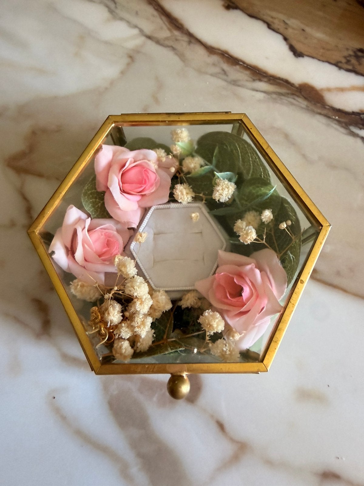 Gouden glazen hexagon ringendoosje voor bruiloft, Ophalen of Verzenden, Zo goed als nieuw, Versiering, Geboorte of Huwelijk