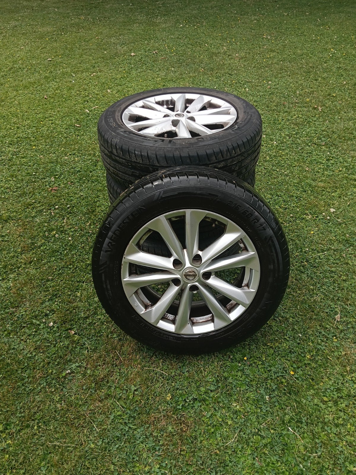 Nissan velgen met zomerbanden 215/60 R17, Ophalen, Banden en Velgen, 17 inch, Personenwagen