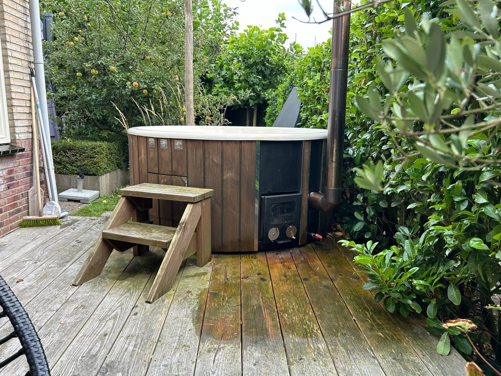 Houtgestookte Hottub met Bubbel- en Ledfunctie (200x95cm), Tuin en Terras, Bubbelbaden en Hottubs, Ophalen, Gebruikt, Pomp, Vast