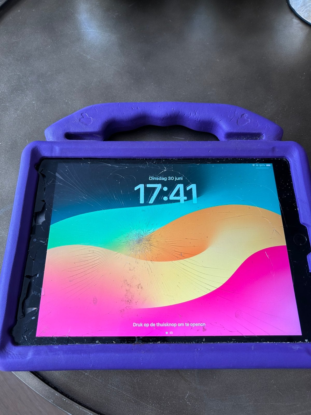 Apple iPad 6de Generatie (glas gebarsten), 32 GB, Apple iPad, Zwart, Wi-Fi