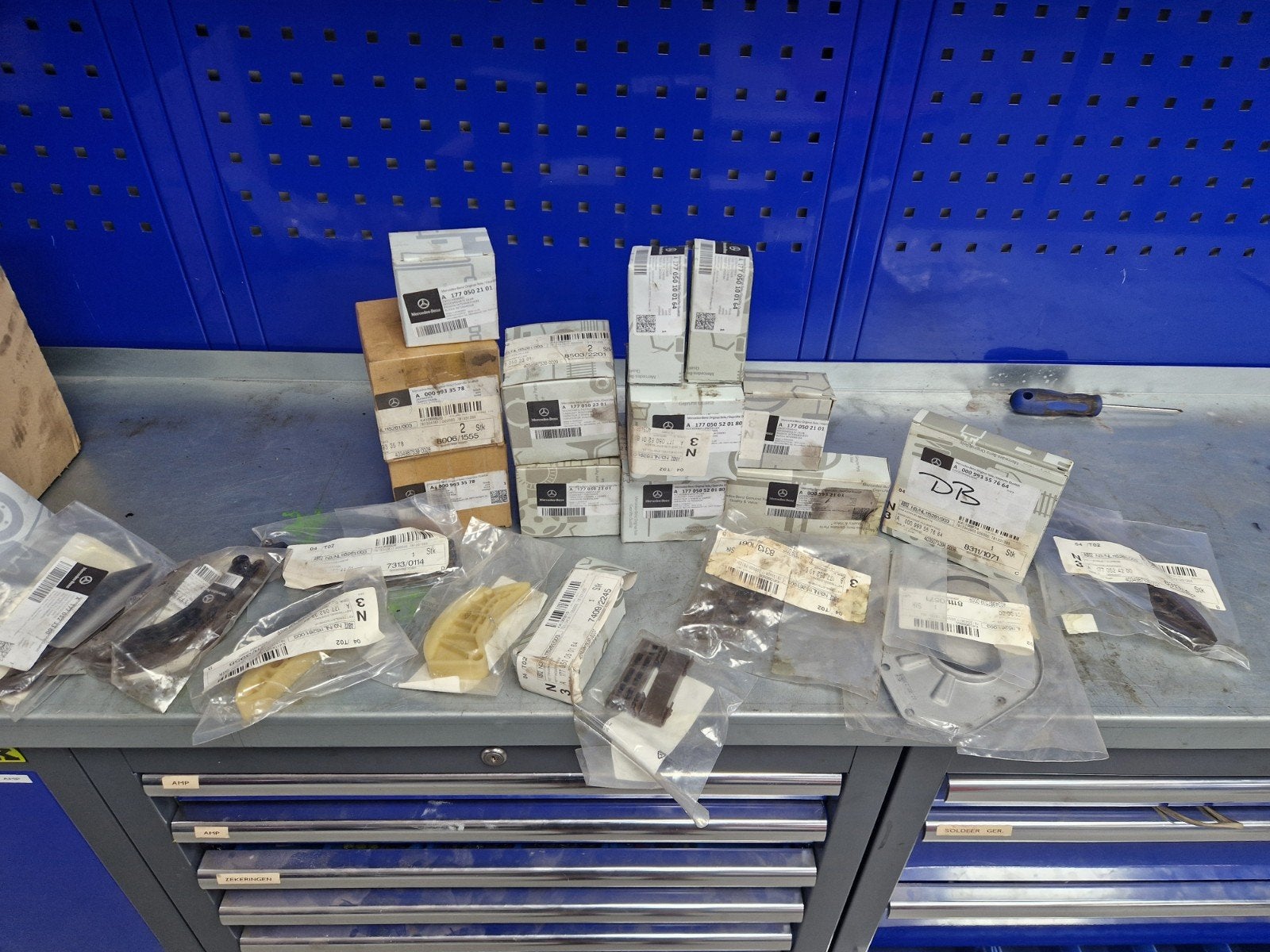 Mercedes AMG m177 distributie set incl nokkenasverstellers, Ophalen of Verzenden, Nieuw, Mercedes-Benz