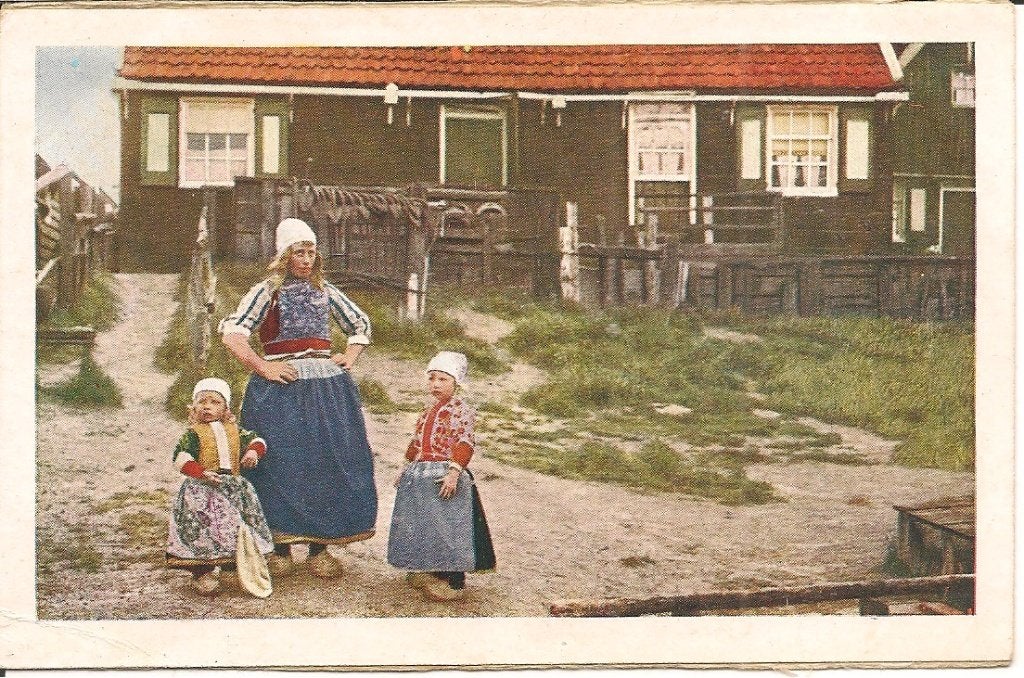 Oude ansichtkaart: Volendamse klederdracht   Marken?, Ophalen of Verzenden, 1920 tot 1940, Ongelopen, Noord-Holland
